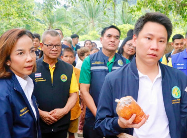 ลงพื้นที่ตรวจราชการเพื่อแก้ไขปัญหาความเดือดร้อนของเกษตรกรด้านแหล่งน้ำ ในพื้นที่จังหวัดนครศรีธรรมราช โดยมี นายประวัติ แดงบรรจง รองอธิบดีกรมส่งเสริมสหกรณ์ และผู้บริหารหน่วยงานสังกัดกระทรวงเกษตรและสหกรณ์ ร่วมลงพื้นที่ ณ โรงเรียนบ้านน้ำร้อน ตำบลสี่ขีด อำเภอส ... พารามิเตอร์รูปภาพ 3